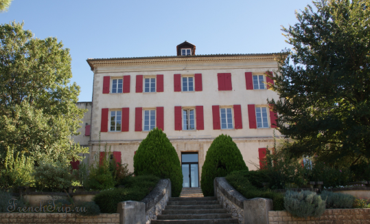 Aix-en-Provence historical routes around Simiane-Collongue