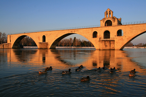 Мост св. Бенезе (Pont Saint-Benezet), или, как его часто называют, мост Авиньона (Pont d