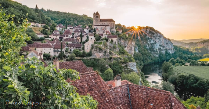 Village of Saint-Cirq-Lapopie, Lot, Midi-Pyrenees, France.