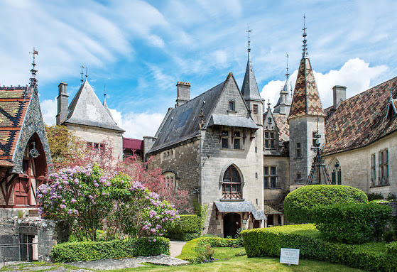 Chateau de la Rochepot, Бургундия, Франция - замки Бургундии, достопримечательности Бургундии, что посмотреть в Бургундии, путеводитель по Бургундии
