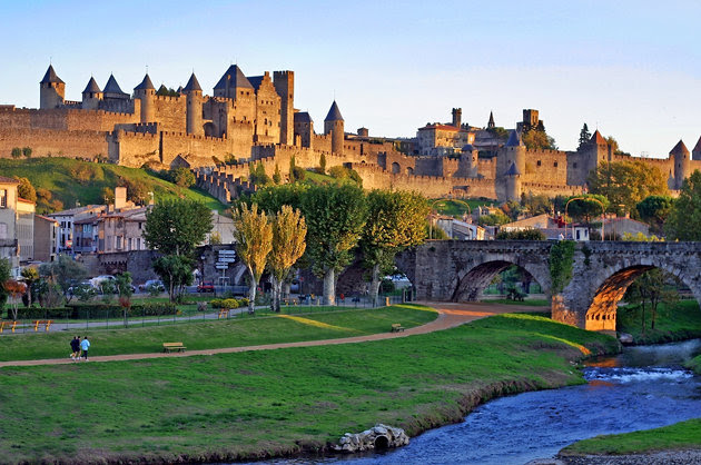 Город-крепость Каркасон - достопримечательности региона Languedoc-Roussillon (Лангедок-Русийон)