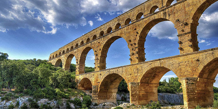 Pont du Gard - достопримечательности региона Languedoc-Roussillon (Лангедок-Русийон)