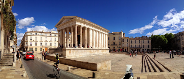 Мезон Карре (Maison Carrée) - «Квадратный дом» Мезон Карре (Maison Carrée) - «Квадратный дом» Достопримечательности Нима (Nîmes)