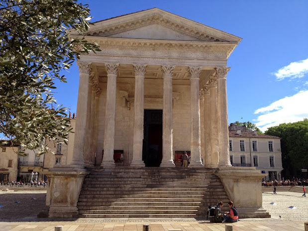 Мезон Карре «Квадратный дом» Maison Carrée Мезон Карре «Квадратный дом» Maison Carrée - Достопримечательности Нима (Nîmes)