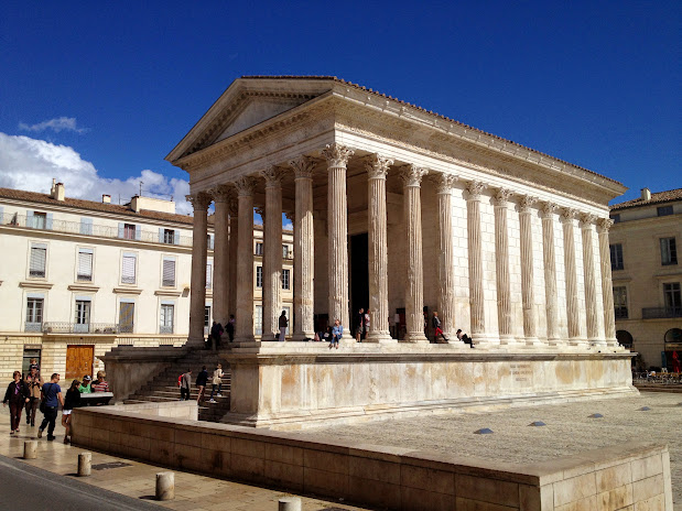 Мезон Карре «Квадратный дом» Maison Carrée Мезон Карре «Квадратный дом» Maison Carrée - Достопримечательности Нима (Nîmes)