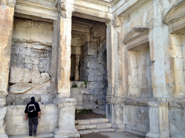 Храм Дианы (Temple de Diane) Храм Дианы (Temple de Diane) Достопримечательности Нима (Nîmes)