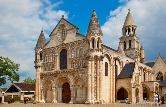 Poitou-Charentes (Пуату-Шаранта): достопримечательности, города, фотографии, транспорт, Poitiers, France region sights travel guide what to see, что посмотреть в Пуату-Шаранта, Форт Байярд, порт Ля Рошель, Зеленая Венеция, карты региона, Saint-Savin, лучшие достопримечательности, Ля Рошель, Пуатье, La Rochelle, Коньяк, Cognac,