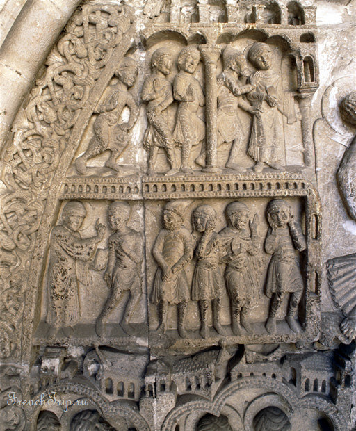 Cahor cathedral roman sculptures