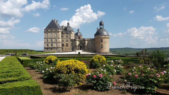 Chateau de Hautefort , Vallee de la Dordogne - 6