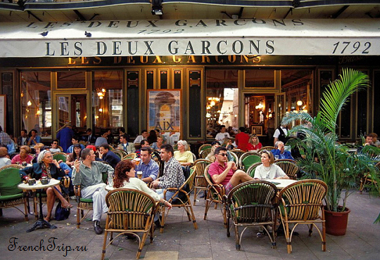 Les Deux Garcons outdoor cafe, Cours Mirabeau, Aix-en-Provence, Bouches-du-Rhone, France