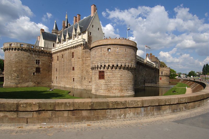 Замок герцогов Бретани (Château des ducs de Bretagne) - достопримечательности Нанта