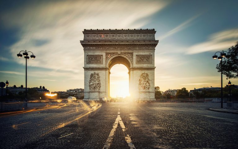 Arc de Triomphe sunrise - Триумфальная арка в Париже