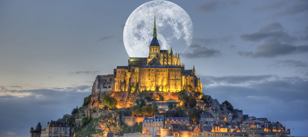 mont-st-michel-et-lune - аббатство Мон Сен МИшель, Франция