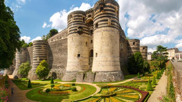 Замки Франции - замок Анжера
