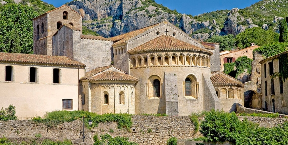 Saint-Guilhem-le-Désert (Сен-Гилем-ле-Дезер). регион Лангедок-Русийон, Франция - достопримечательности, путеводитель по городу, фото. Аббатство