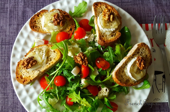Salade de chèvre chaud french cuisine французская кухня салат с козьим сыром Козий сыр во Франции
