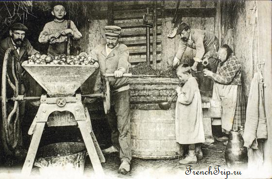 Бретонская семья изготавливает сидр, фото ок. 1900 года