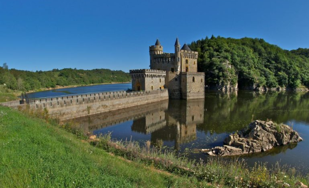 Château de La Roche (Saint-Priest-la-Roche) - Замок Ла Рош - Loire castles Замки долины Луары - 10 лучших велосипедных маршрутов по Франции