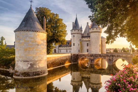 Château de Sully-sur-Loire, Loiret, France Loire castles 9