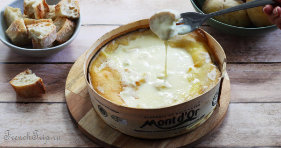 Сыр Mont-d'Or - Franche-Comte cuisine - cheese Vacherin Mont-d'Or AOP