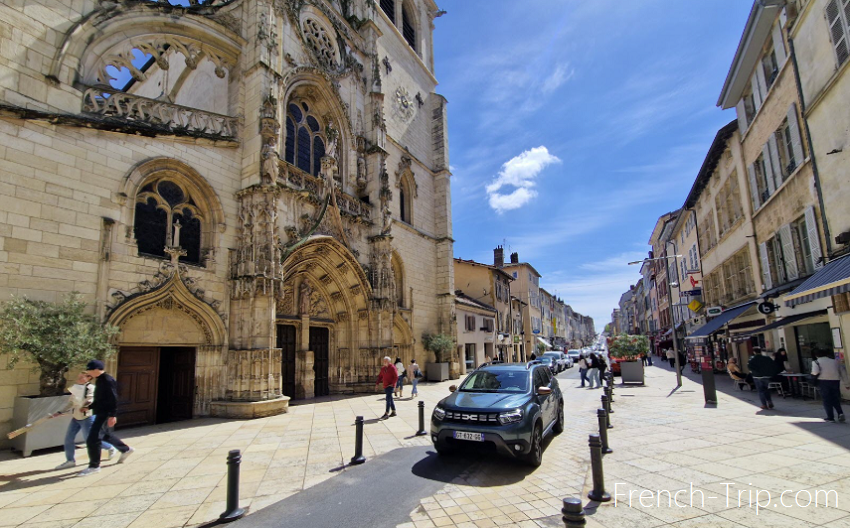 Villefranche-Sur-Saône (Вильфранш-сюр-Сон) - путеводитель по городу, достопримечательности, туристический маршрут с картой