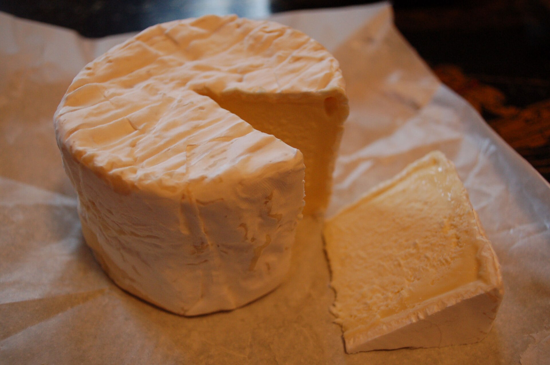 Сыр из Труа шаурс (Chaource) Сыр из Труа шаурс (Chaource) - Традиционные блюда Труа - специалитеты из Труа, местная кухня. Что обязательно стоит попробовать в Труа и Шампани. Шампанское из Труа. Сидр из Труа. Путеводитель по Труа, достопримечательности Труа, кухня Шампани, кухня Труа, путеводитель по Шампани, города Франции, путеводитель по франции скачать бесплатно