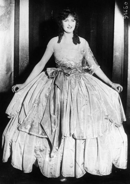 AgnÃ¨s Souret 1921.jpg