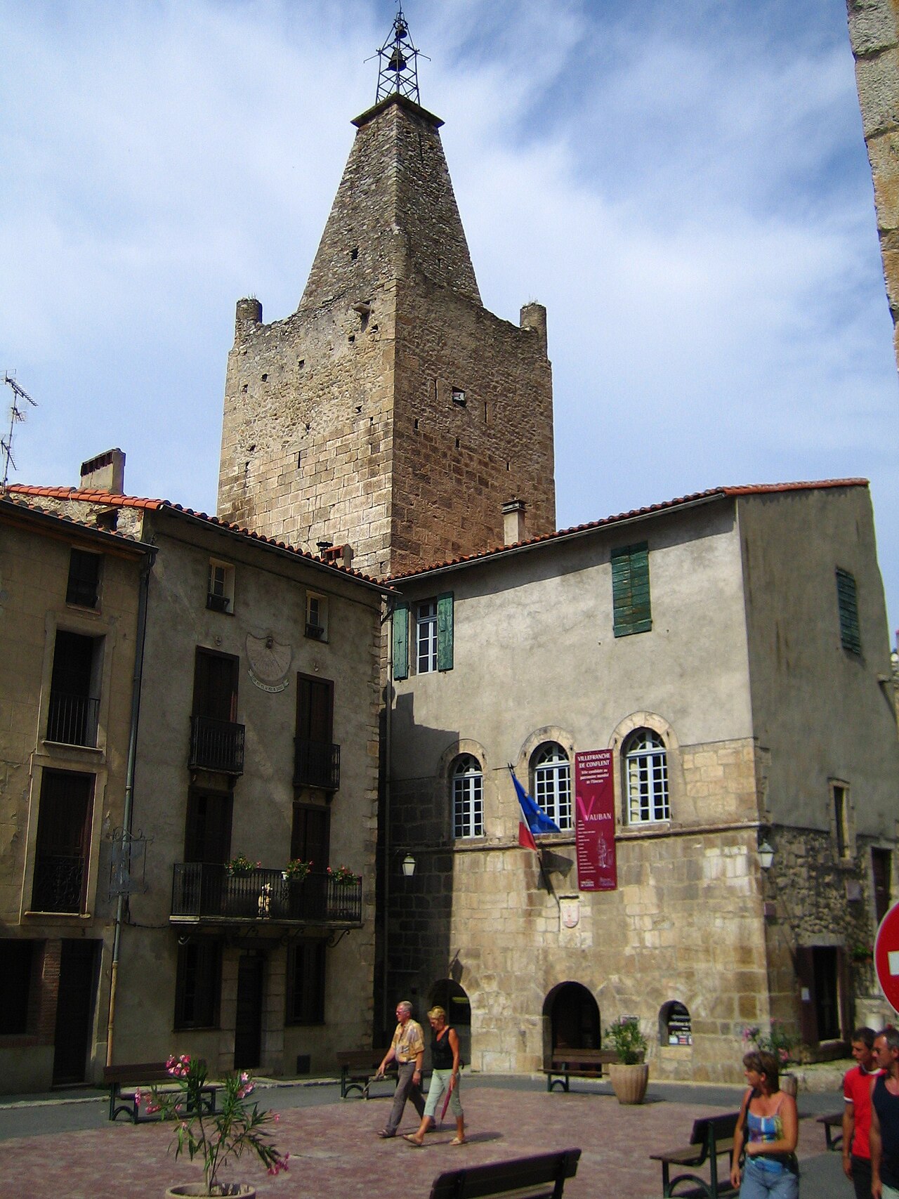 Villefranche-de-Conflent - самые красивые деревни Франции, путеводитель, достопримечательности ЮНЕСКО. Регион Лангедок-Русильон, Восточные Пиренеи, памятники ЮНЕСКО во Франции, укрепления Вобана, Vauban UNESCO sights in France travel guide Languedoc-Rousillon best places most beautiful villages in France Pyrenees Orientales what to see что посмотреть фотографии Вильфранш-де-Конфлан