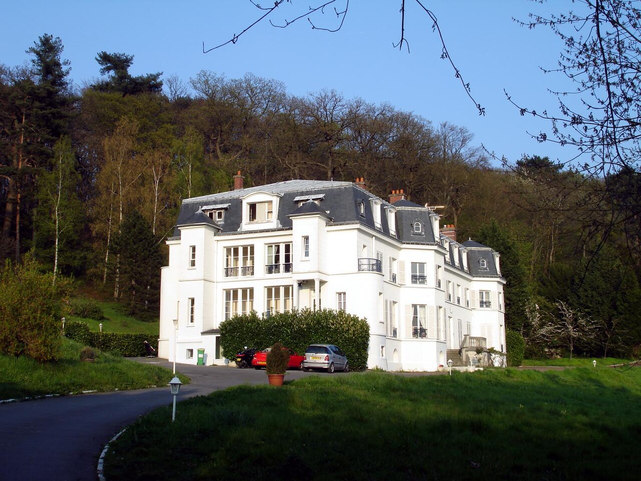 Andilly - Chateau de Belmont.jpg