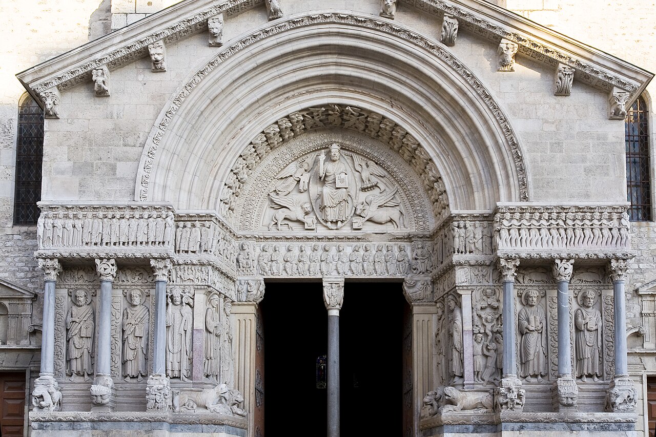 File:Arles St Trophime Portail.jpg