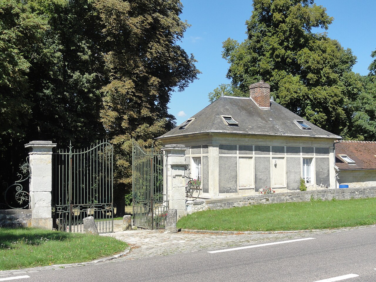 Arronville (95), château de Balincourt, maison de garde 2.jpg
