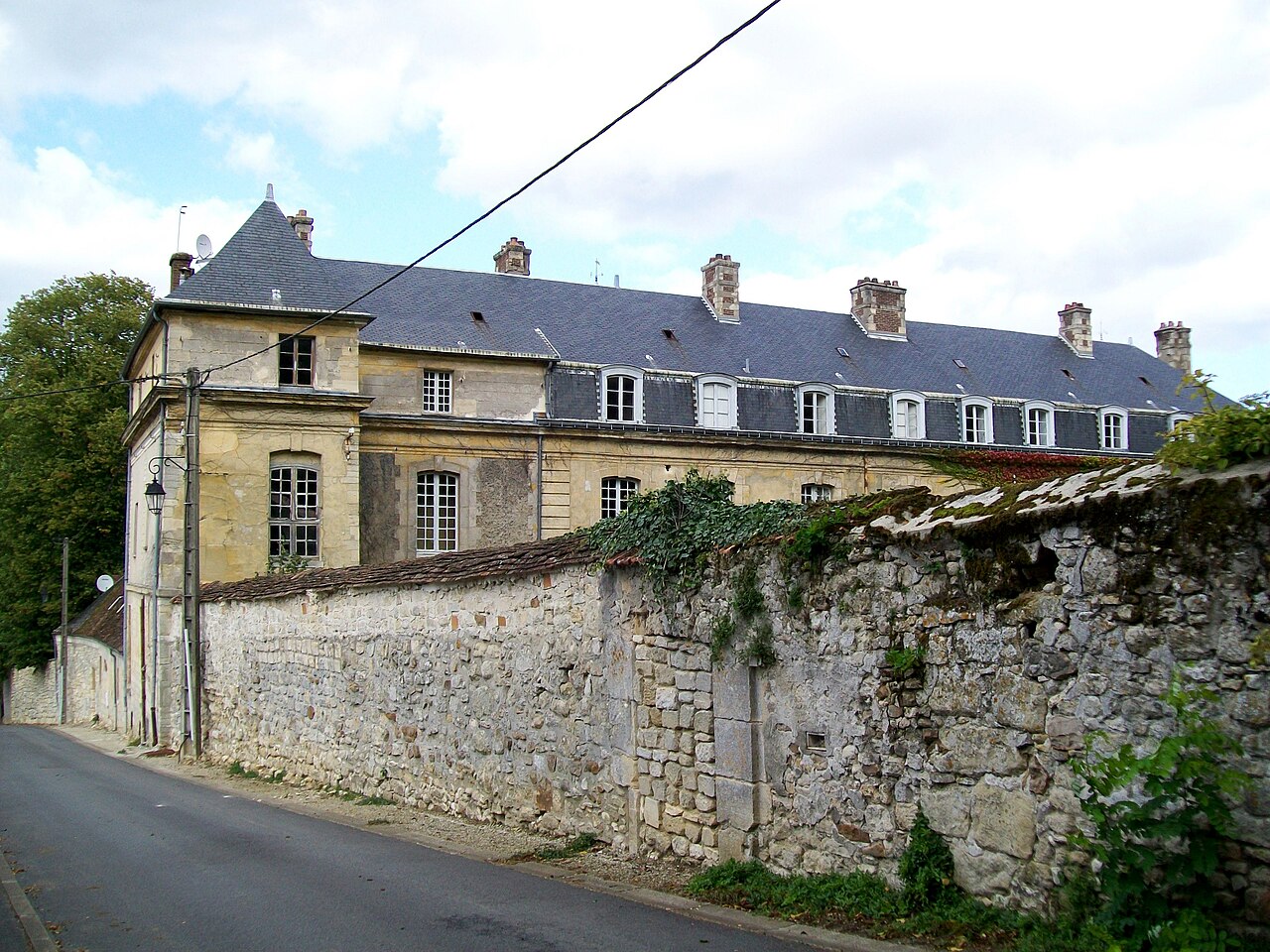 Asnières-sur-Oise (95), château de Touteville.jpg