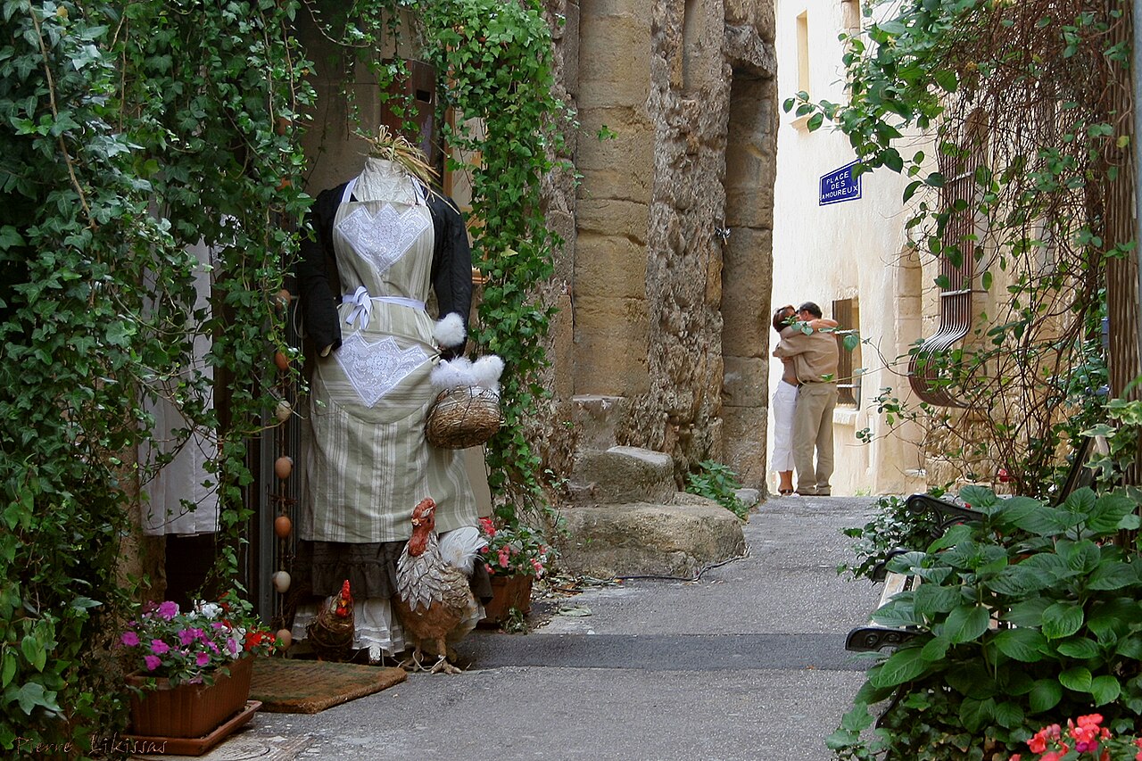 Lourmarin (Лурмарен), Прованс, Франция Lourmarin (Лурмарен), Прованс, Франция