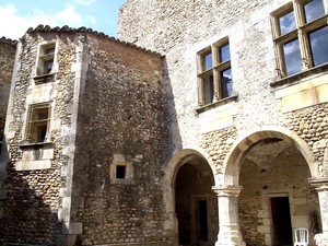 Cour d'honneur du château du Bosquet