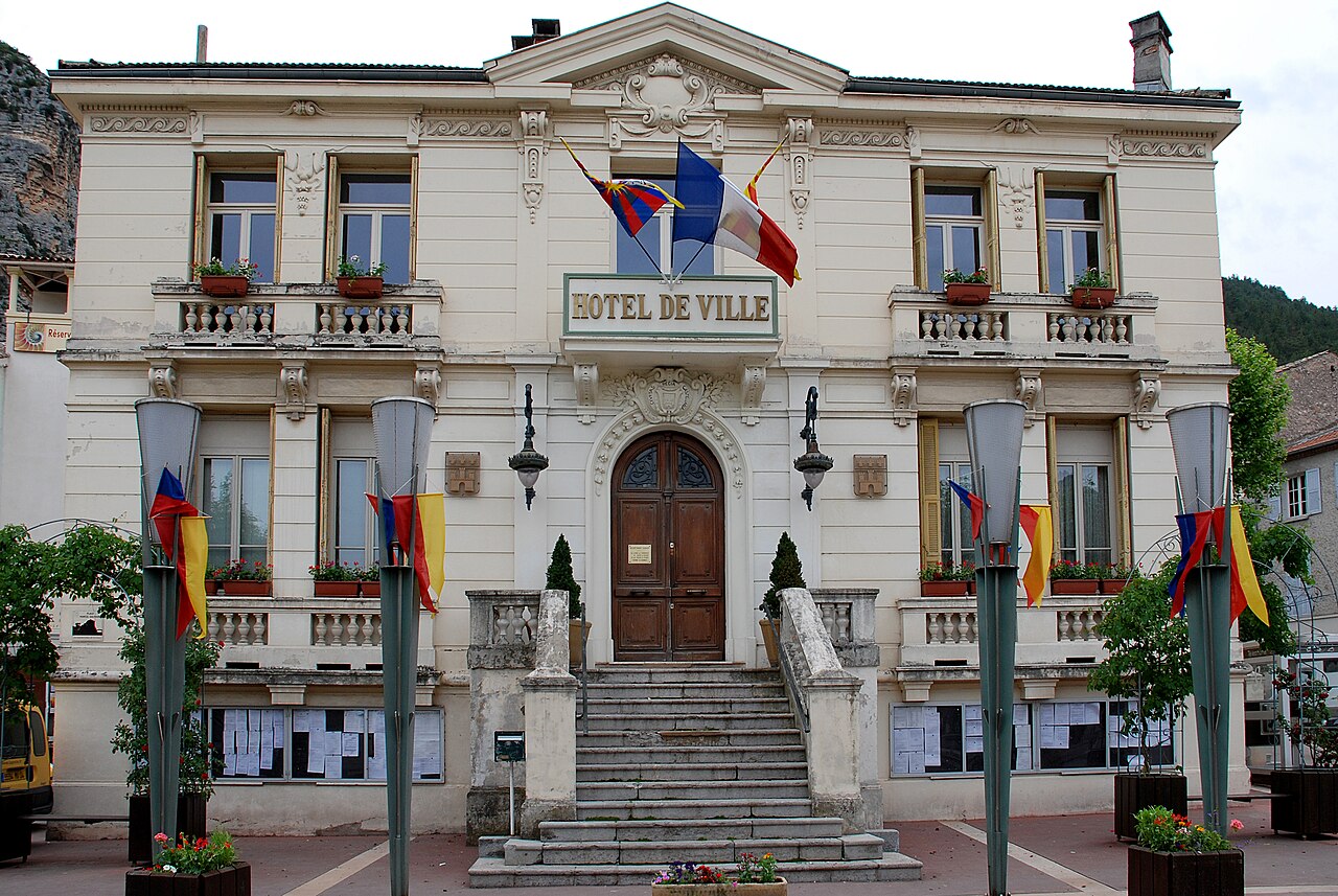 Мэрия Кастеллана, достопримечательности Castellane (Кастеллан), путеводитель по городу, путеводитель по Провансу, путеводитель по Франции