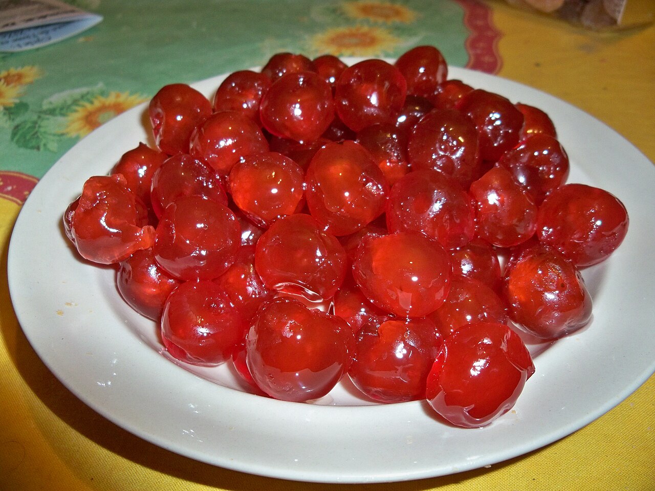 Засахаренная вишня из Апта
