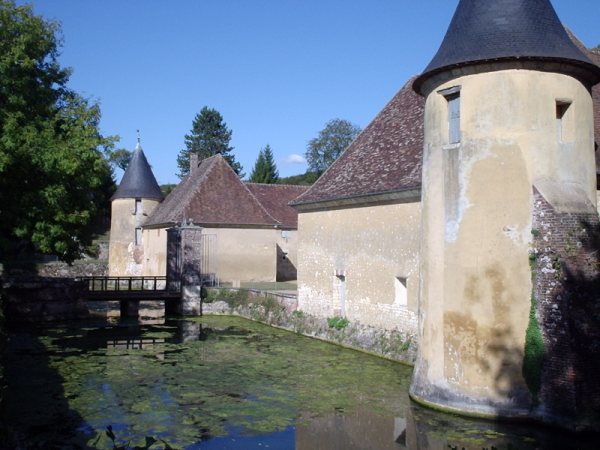 Château de Bézu-la-Forêt en septembre 2009.JPG
