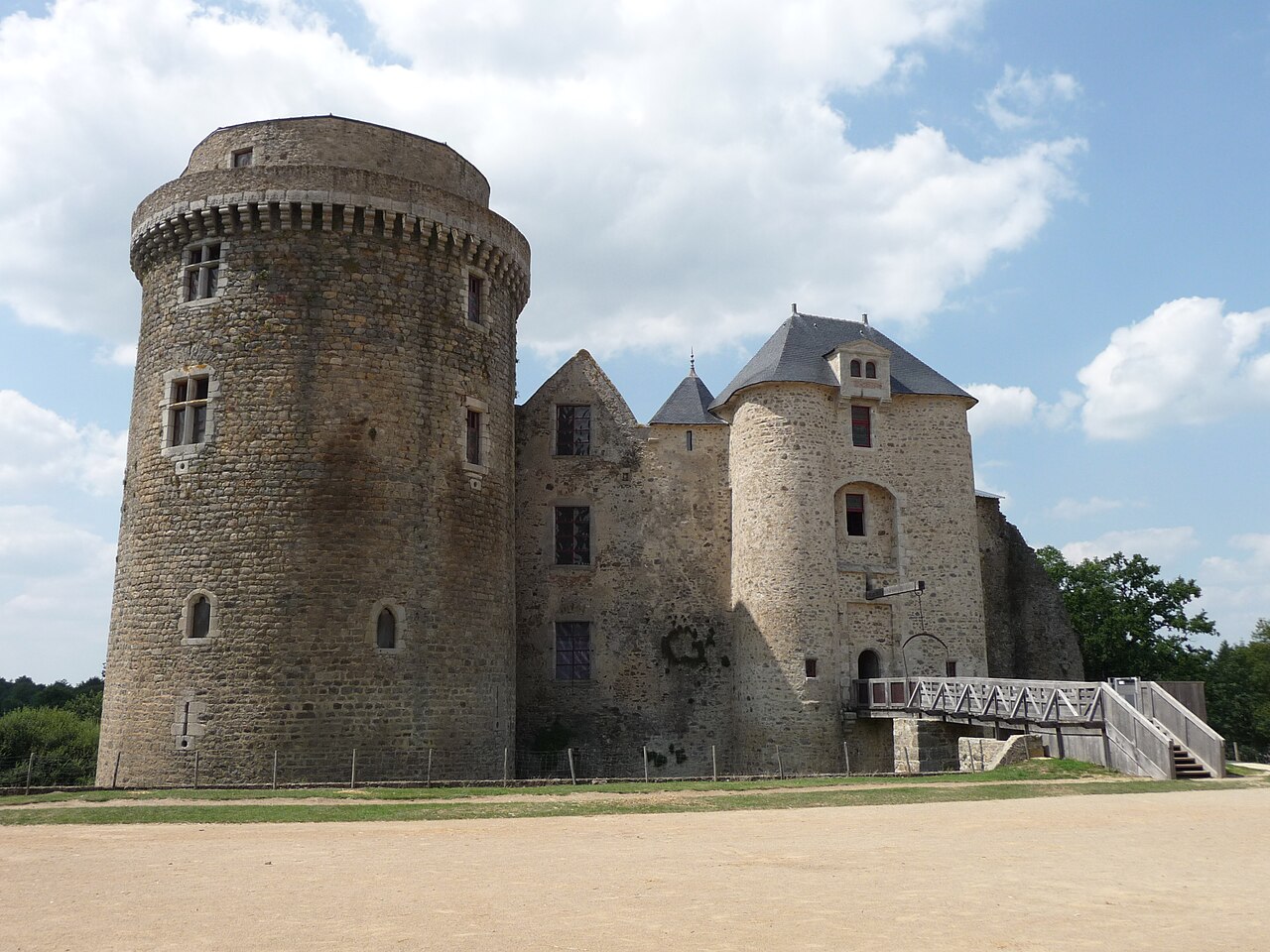 Château de Saint Mesmin.jpg