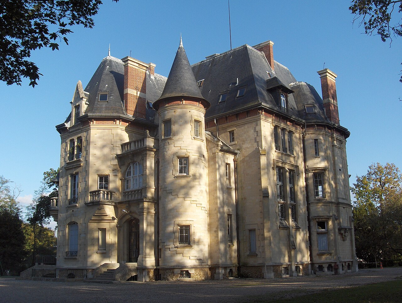 Château Faisanderie L'Isle-Adam.JPG
