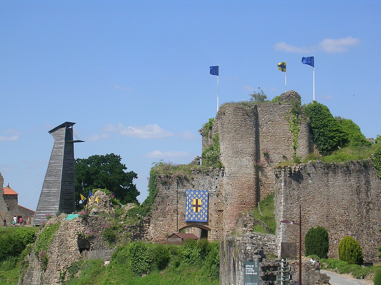 Image illustrative de l'article Château de Tiffauges