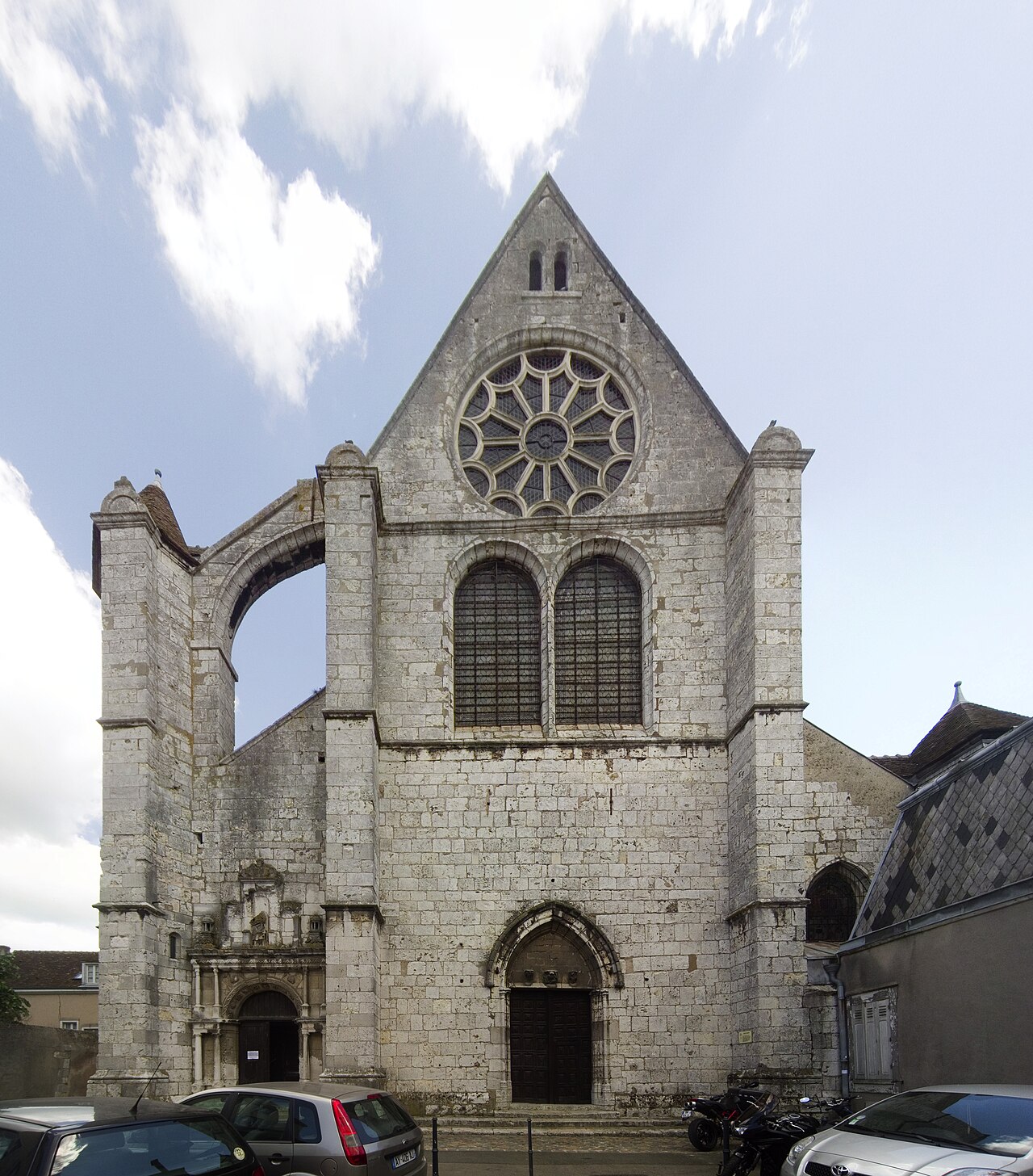 File:Chartres, Église Saint-Aignan, West Façade.jpg Chartres (Шартр), Франция - путеводитель по городу, достопримечательности