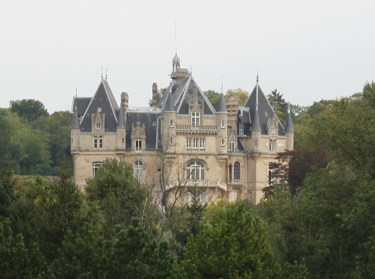 Chateau de Dampont, Us, Val d'Oise, France.jpg
