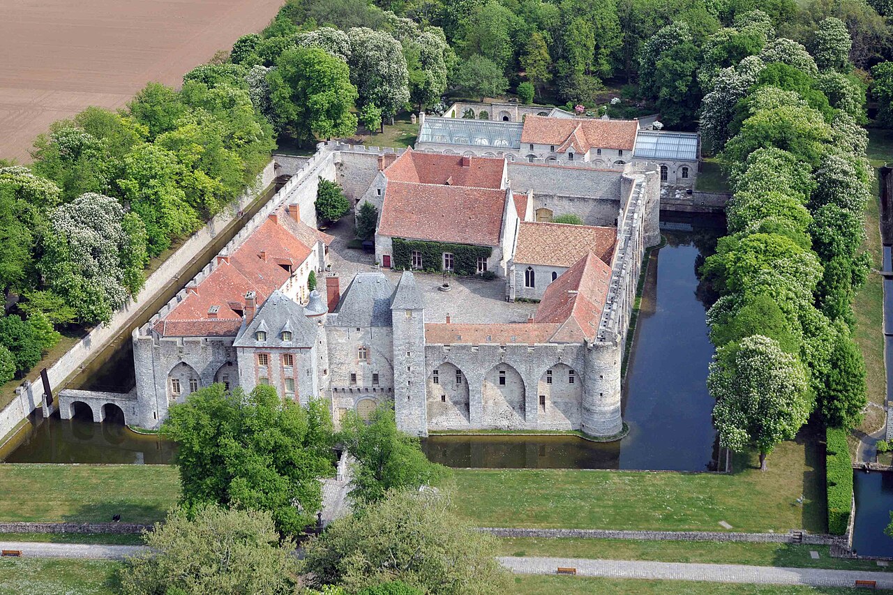 Chateau de Farcheville.jpg