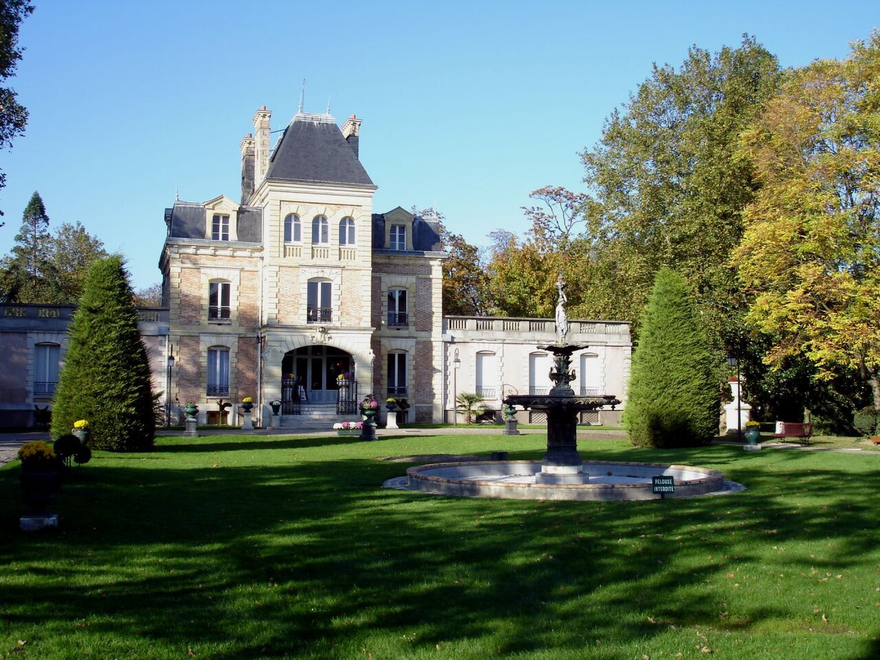 Chateau de la foret1 Livry-Gargan.jpg