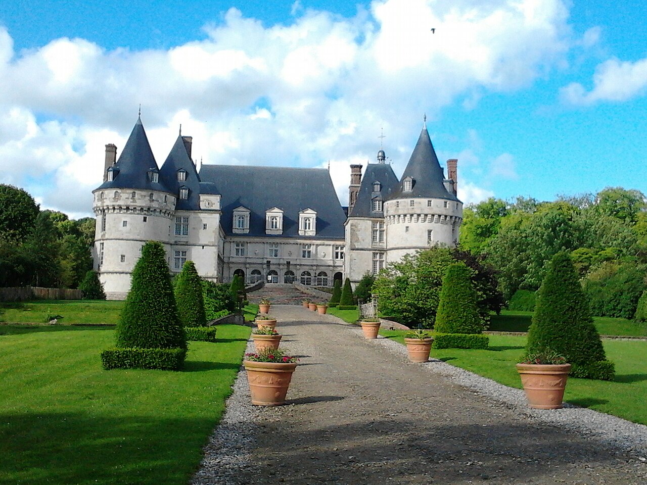 Chateau de Mesnières-en-Bray.jpg
