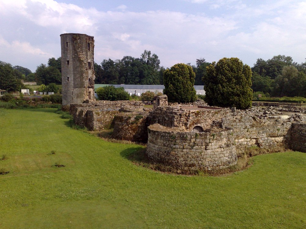 Chateau de Montagu.jpg