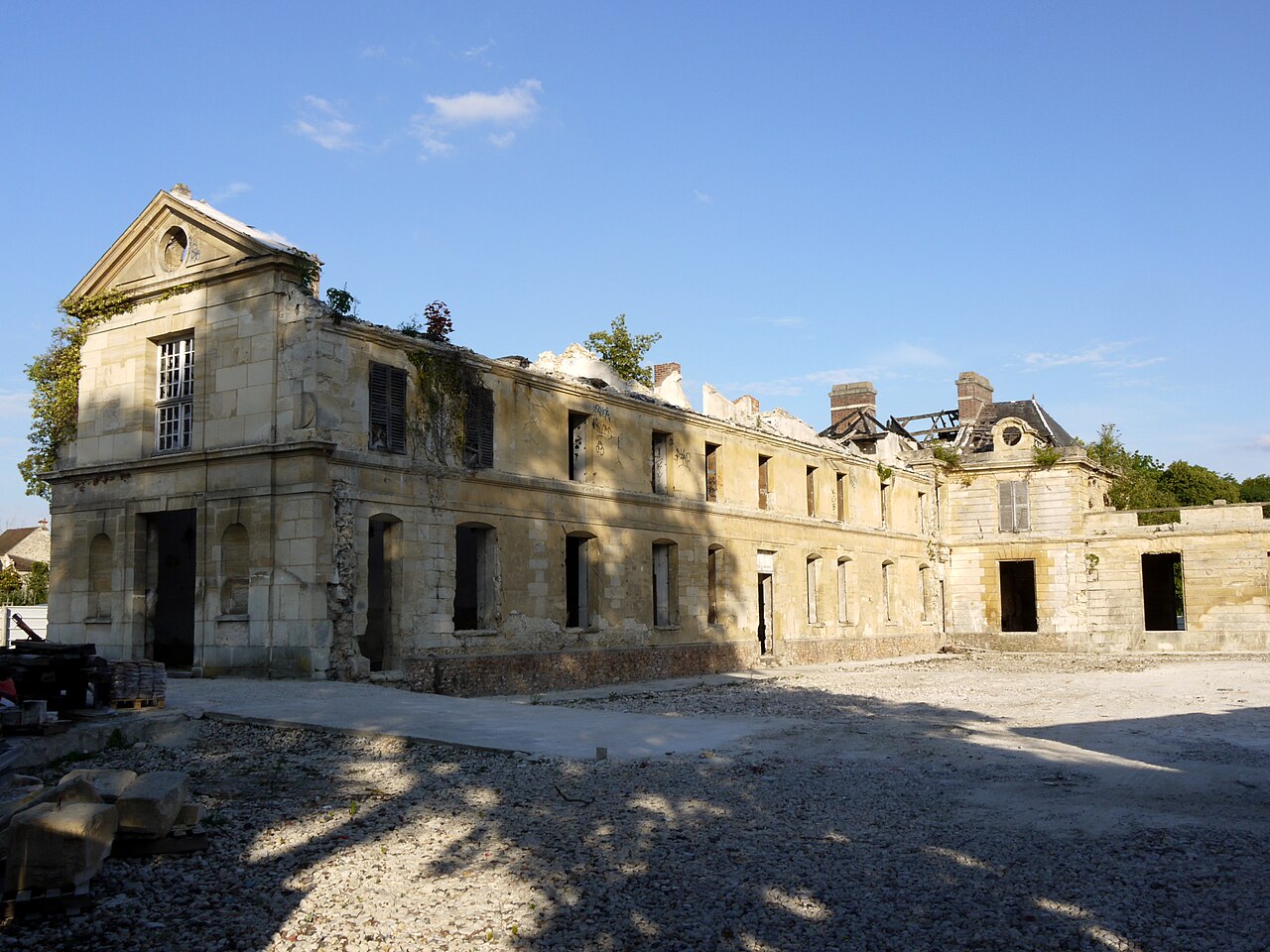 Chateau de Neuville sur Oise P1100105.jpg