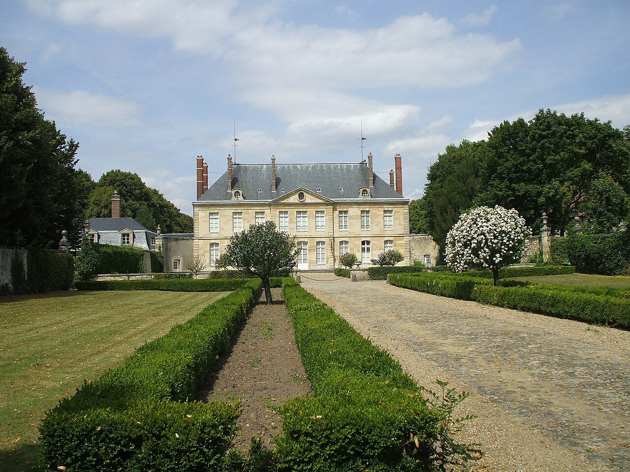 Chateau ennery.JPG