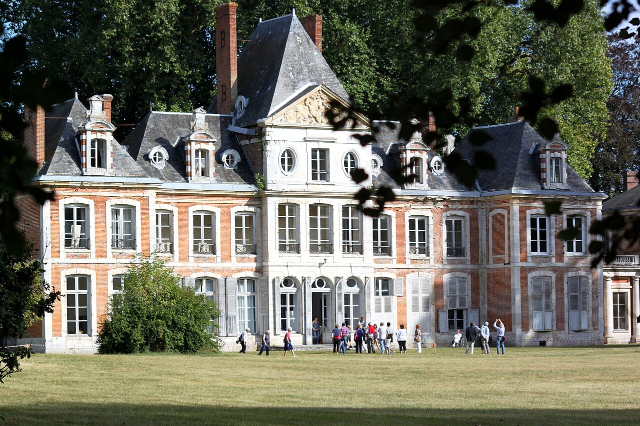 Chateau pinterville.jpg