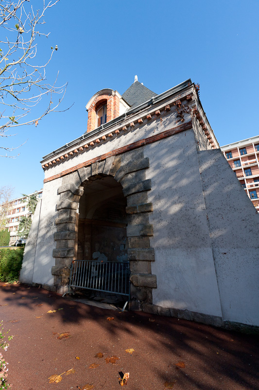 Chilly-Mazarin - Château de Bel Abord.jpg